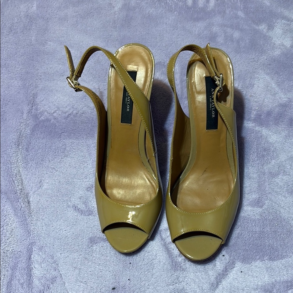 Ann Taylor Tan Patent Leather Slingback Heels